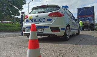 Жива верига пази магазин от полицията в пловдивско село