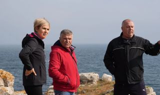 Кандидатът за вицепрезидент Невяна Митева посети закъсалия "Вера Су"