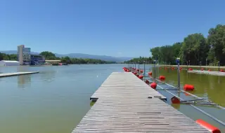 Гребният канал на Пловдив замръзна, увеличиха охраната