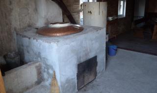 Разбиха незаконен казан в Самоковско