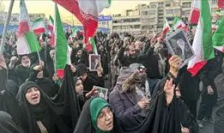 Иран потвърди за смъртта на двама свои висши военачалници, хиляди оплакват Хаменей на Площада на Революцията