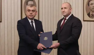 Румен Радев връчи третия мандат на АПС, те го върнаха веднага