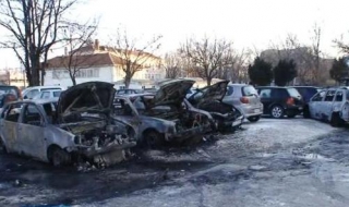 Пет автомобила изгоряха в Пловдив