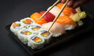 Мъж остана без една ръка след порция суши