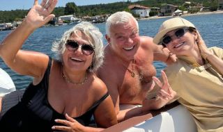 Марта Вачкова стана на 64 г., празнува на яхта