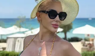 Антония Петрова-Батинкова се показа по бански с бременното коремче (СНИМКА)