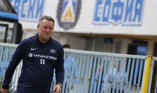 Новият треньор на Левски стартира занимания с 10 футболисти
