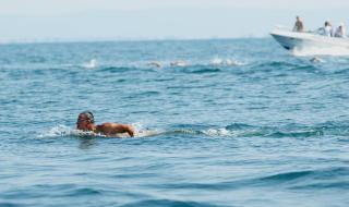 Наш плувец ще се опита да стане първият човек, прекосил Бургаския залив