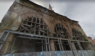 Ремонтират една от най-старите джамии