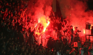 Фенове с уникална "подкрепа" към своя отбор (снимки)