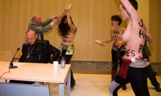 Полуголите от ФЕМЕН атакуваха "белгийския Ратцингер"