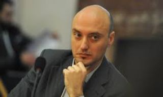 Атанас Славов отговори на ГЕРБ: ДБ не е нарушила Конституцията