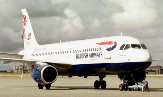 Британски самолет кацна аварийно във Франция