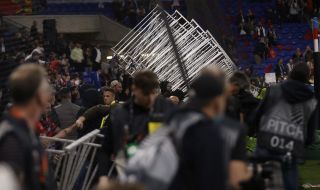 Бой във Франция между футболни фенове и полиция