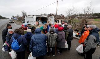 Доброволци, предоставящи хуманитарна помощ, са били задържани от руски военни в Украйна