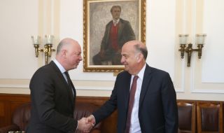 Посланикът на САЩ разговаря с премиера и председателя на НС