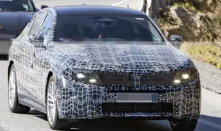 Новата пета серия на BMW се появи на пътя