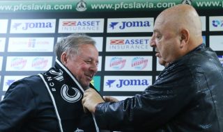 Треньорът на Славия: Не вкарваме заради коронавируса