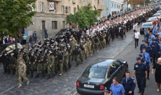 Как се ескортират футболни фенове в Украйна?