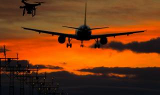 Пилоти над „Хийтроу“: Какъв е този дрон?