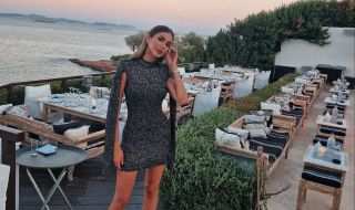 Кой придружава Алекс Богданска в Гърция след развода? (СНИМКИ)