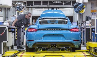 Porsche инвестира 500 милиона евро, за да произвежда ново поколение спортни коли