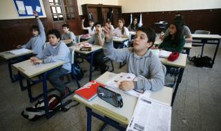 Намаляват наполовина учебните предмети в Турция