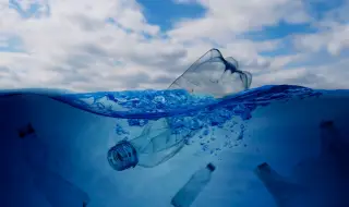 Японски учени създадоха пластмаса, разтваряща се в морска вода