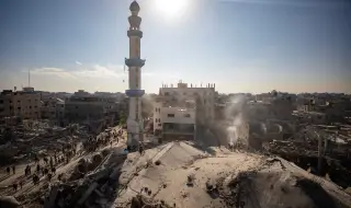 Джамия в град Рафах е изравнена със земята след израелски бомби
