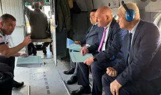 Glavchev inspects the current condition of the fence along the Bulgarian-Turkish border 