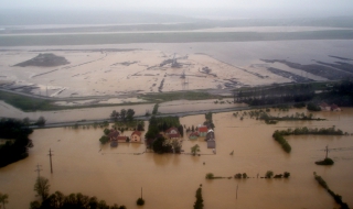 Наводнението на века на Балканите: десетки жертви в Сърбия, Босна и Херцеговина (обновена)