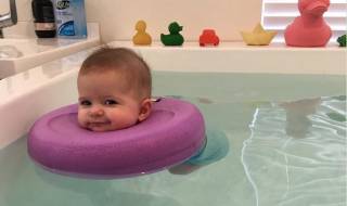 Тези плаващи бебета ще усмихнат деня ви (СНИМКИ)