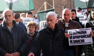 Волен Сидеров пита Христо Терзийски защо снима протестиращи от партията