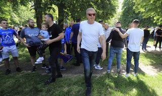 Левскари искат Общо събрание, за да уволнят Сираков и Тити Папазов