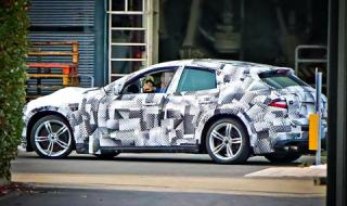 Щракнаха първия кросоувър на Ferrari