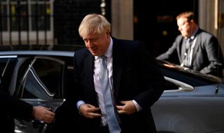 Трима британски министри подадоха оставки