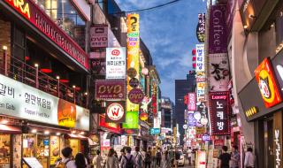 Южна Корея разследва нови огнища на коронавирус в нощните клубове в Сеул
