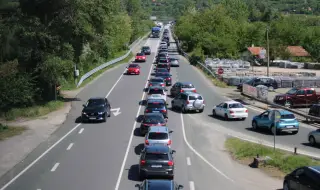 Отново 20-километрови опашки в Кресненското дефиле