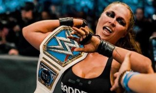 Ронда Роузи спечели шампионския пояс на WWE, въпреки че към нея полетя телевизионна камера (ВИДЕО)
