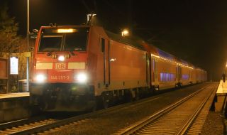 Влак блъсна две деца в Западна Германия, едното загина, а другото е ранено 