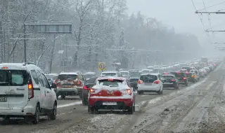 Временно се ограничава движението на всички автомобили по АМ „Хемус“ в посока София
