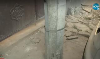 „Пълен абсурд”: Електрически стълб запушва входа на къща (ВИДЕО)