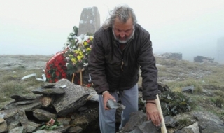 Македония за разрушения български паметник: Поставен е незаконно