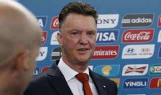 Ван Гаал ще гони титлата от първия си сезон