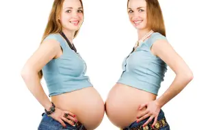 Близначки родиха непланирано синове в един ден