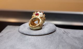 Дрейк е купил пръстена на Тупак Шакур (СНИМКА)