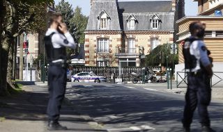 По-спокойна нощ във Франция - само 16 задържани по време на безредиците 