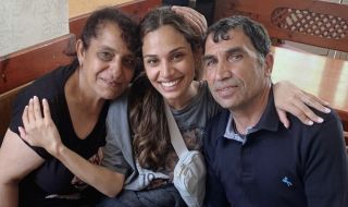 25 години по-късно: Осиновена в Америка ромка среща биологичните си родители в България (ВИДЕО+СНИМКИ)