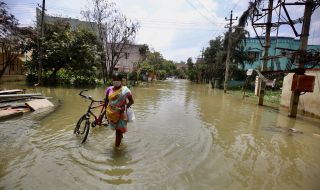Десетки хиляди жители на Северозападна Индия бяха евакуирани