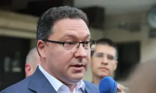 Митов: Опозицията използва хибридни атаки, за да дезинформира и манипулира обществото